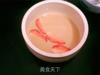 草莓双拼奶茶的做法步骤:10