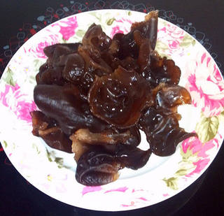【东北家常菜】香菇木耳炒白菜的做法步骤:3