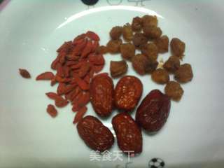 杜仲灵芝猪尾骨汤的做法步骤:3