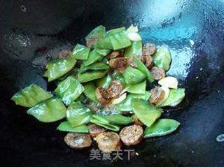 家常小菜——腊肠炒扁豆的做法步骤:6