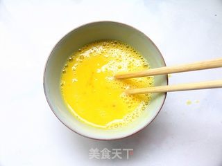 今年过年咱吃不一般的饺子——浪漫双色鸡蛋水饺的做法步骤:3