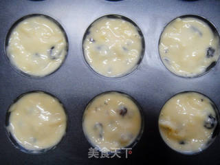 葡萄干香草牛奶麦芬蛋糕的做法步骤:7