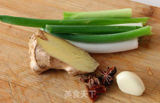 【东北地方菜】小鸡炖蘑菇的做法步骤:3