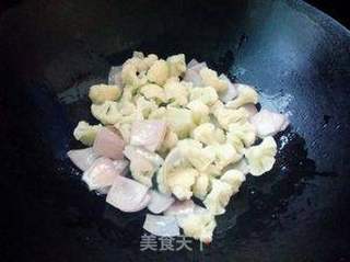 清爽的保健小菜——洋葱炒花菜的做法步骤：6