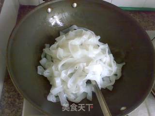 家常鲍汁炒牛河的做法步骤:7