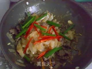 家常鲍汁炒牛河的做法步骤:11