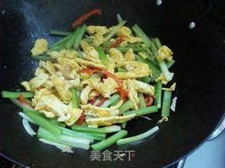 芹菜炒鸡蛋的做法步骤:6