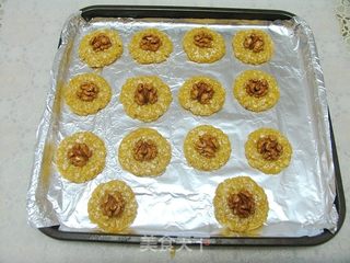 合家团圆幸福小酥饼——核桃燕麦饼干的做法步骤:7