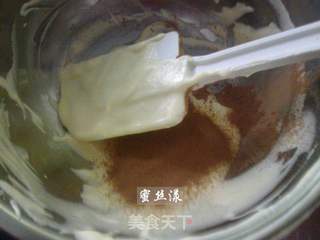 千叶纹戚风蛋糕的做法步骤:11