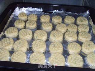 清香提神---迷迭香全麦酥饼的做法步骤:8