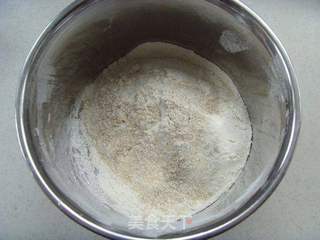 清香提神---迷迭香全麦酥饼的做法步骤:2