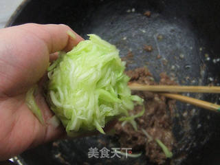 西葫芦猪肉饺子的做法步骤:7