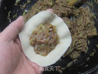 西葫芦猪肉饺子的做法步骤:11