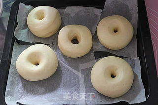 传统油炸面包--甜甜圈的做法步骤:4