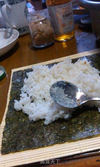 泡菜肉松寿司的做法步骤:4