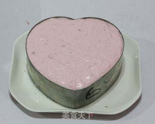 以我一念执着,等你三寸天堂----草莓慕斯蛋糕(情人节快乐)的做法步骤:22