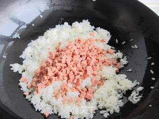 木瓜火腿蛋炒饭的做法步骤:7