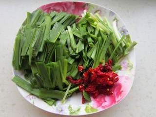 韭菜鸡蛋炒豆腐的做法步骤:2