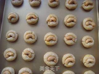 入口即化的绝妙口感---花生腰果酥的做法步骤:6