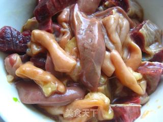 泡菜炒鸡杂的做法步骤：1