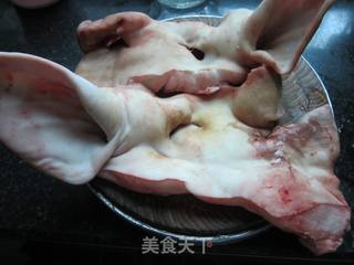 熏猪脸皮肉的做法步骤：1