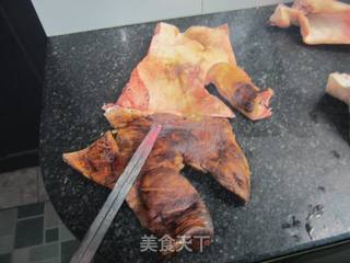 熏猪脸皮肉的做法步骤：2