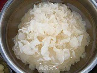 莲子山药银耳羹的做法步骤:3
