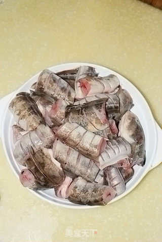 酱焖海鲶鱼的做法步骤:2