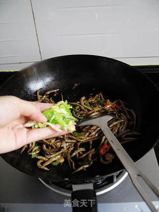 香煸小鱼干---米饭杀手的做法步骤:17