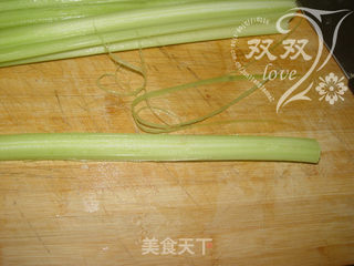 腰果百合炒芹菜的做法步骤:3