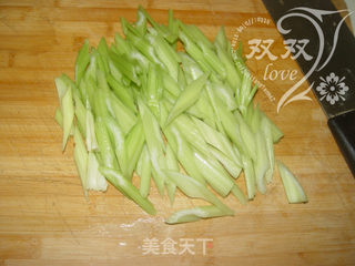 腰果百合炒芹菜的做法步骤:4