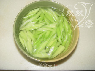 腰果百合炒芹菜的做法步骤:6