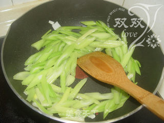 腰果百合炒芹菜的做法步骤:9