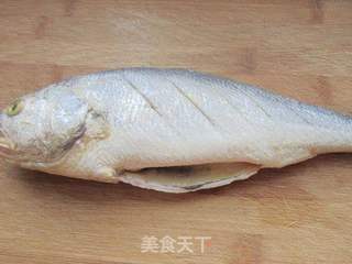 干煎黄花鱼的做法步骤:2