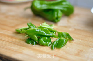 酸辣黑木耳的做法步骤:2
