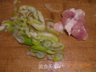 青椒炒杂蘑菇的做法步骤：4