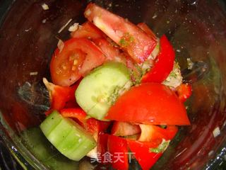 蟹肉牛油果沙拉配柠檬草西班牙凉菜汤的做法步骤：10