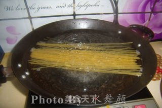 香炒意大利面的做法步骤:2