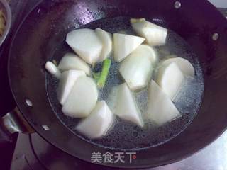 鱿鱼焖萝卜的做法步骤:8