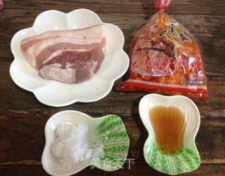 辣白菜炒五花肉的做法步骤：1