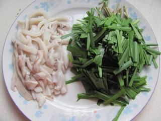 绝配--韭菜炒鱿鱼的做法步骤:4