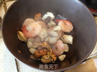 意式青酱海鲜面的做法步骤:5