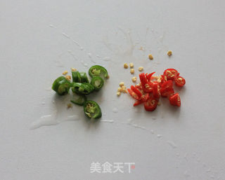 初春爽口滋补小菜----凉拌虫草花的做法步骤:3