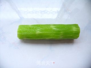 【小胖妞入园第一天】消积去腻的绝好凉菜——爽脆莴笋花的做法步骤:3