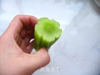 【小胖妞入园第一天】消积去腻的绝好凉菜——爽脆莴笋花的做法步骤：5