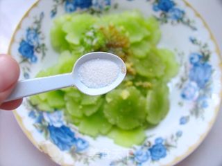 【小胖妞入园第一天】消积去腻的绝好凉菜——爽脆莴笋花的做法步骤:11