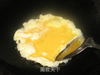 鸡蛋炒豆苗的做法步骤:6