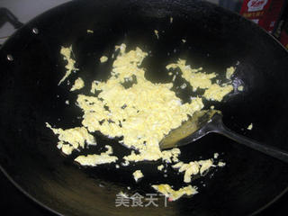 鸡蛋炒豆苗的做法步骤:7