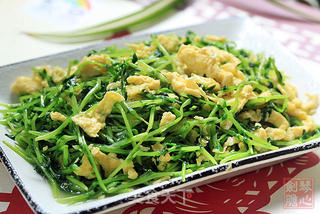 鸡蛋炒豆苗的做法步骤:10