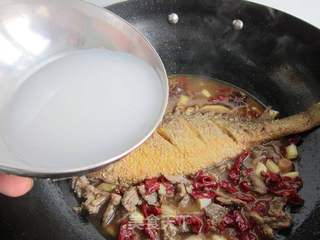 羊肉焖黄花鱼的做法步骤:9